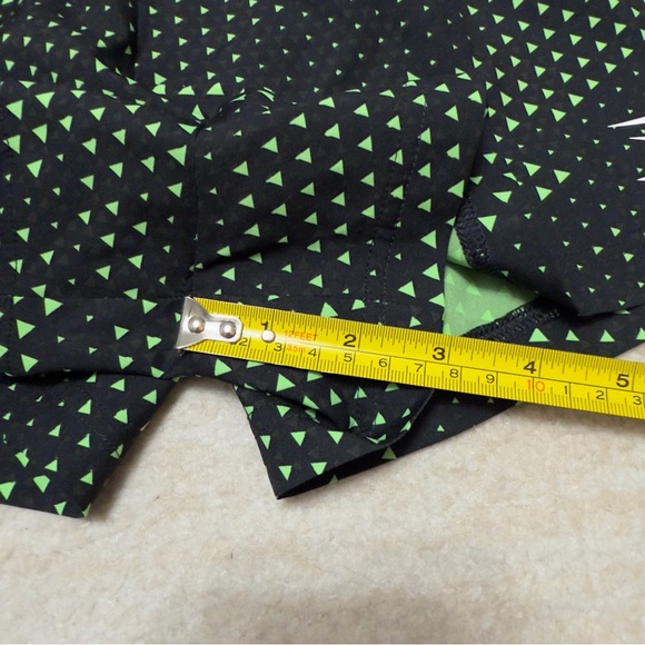 Gymshark Women's Fluo Lime Active Graphic Shorts XS Black Green - Picture 7 of 7